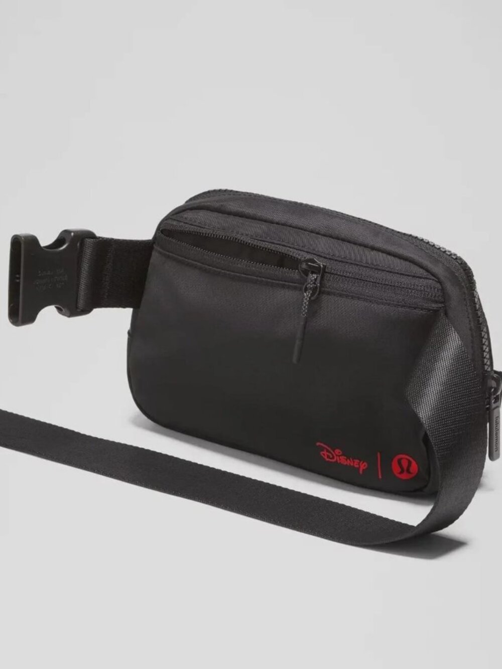 Disney x lululemon Everywhere Belt Bag 1L – Mickey in Motion Graphic Crossbody - Picture 6 of 6